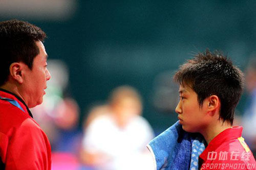 施之皓在比賽中指導郭躍(資料圖)