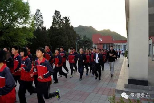 5��7�ճ����ؼҌ����������ЌW(xu��)�c�W(xu��)����һ�𳿾��ܲ١�