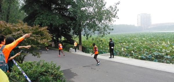 �Ͼ��R���ɡ������ֵܡ�����· �²۶���׃�F(xi��n)��