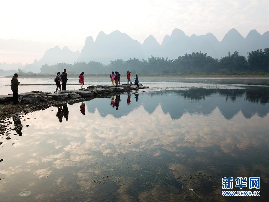 �����Aȫý�^�l���D�Ļ���(d��ng)����13���˹����𴺳���������(x��)��ƽͬ־����ĵ��h�����P(gu��n)�ďV���l(f��)չ�o(j��)��(sh��)